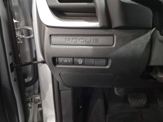 Used 2025 Nissan Rogue S AWD/4WD image 12