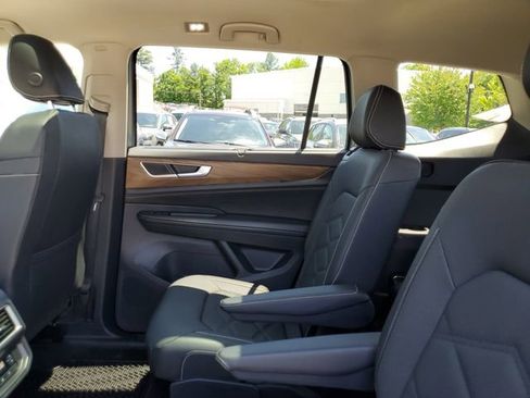 Certified 2025 Volkswagen Atlas SE w/ Panoramic Sunroof Package FWD image 10