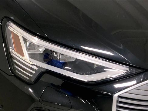 Used 2022 Audi e-tron Premium Plus AWD/4WD image 27