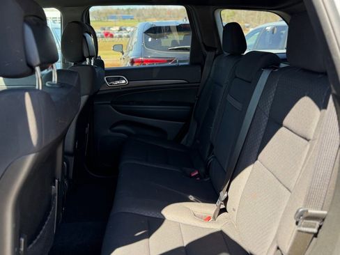 Used 2018 Jeep Grand Cherokee Laredo AWD/4WD image 5