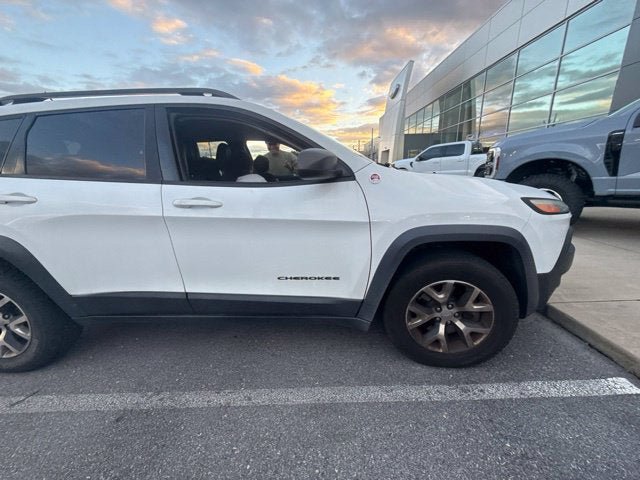 Used 2015 Jeep Cherokee Trailhawk AWD/4WD image 16