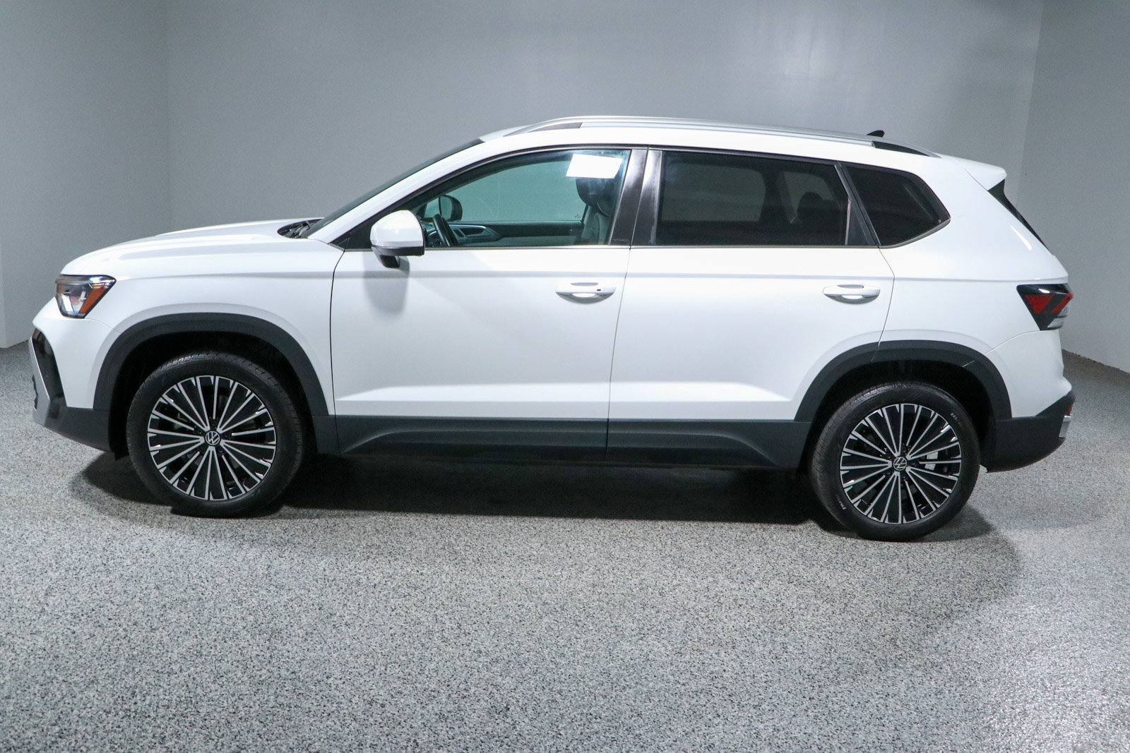 Used 2025 Volkswagen Taos SE FWD image 10
