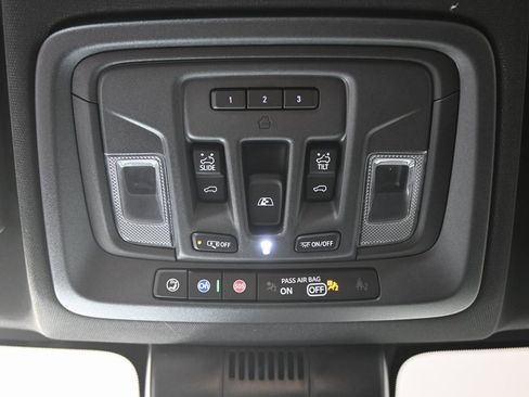 Used 2025 Chevrolet Silverado 2500 ZR2 w/ Technology Package image 34