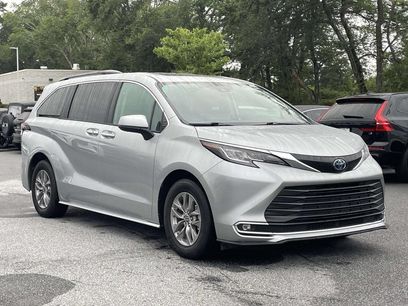 Used 2022 Toyota Sienna XLE