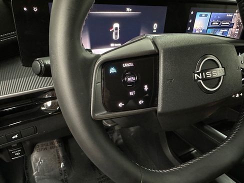 Used 2025 Nissan Murano SV AWD/4WD image 15