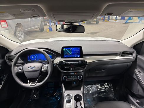 Used 2022 Ford Escape Titanium w/ Class II Trailer Tow Package image 16