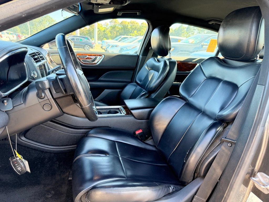 Used 2018 Lincoln Continental Premiere AWD/4WD image 12