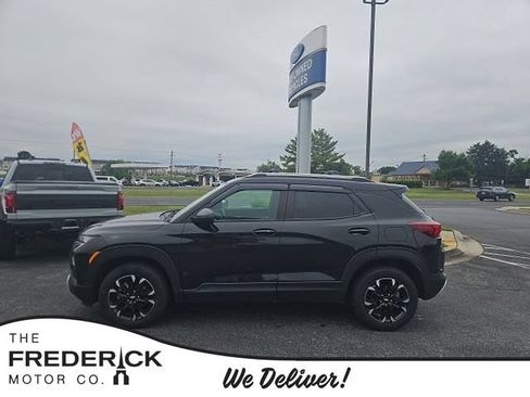 Used 2022 Chevrolet TrailBlazer LT w/ LPO, Blackout Package AWD/4WD image 1