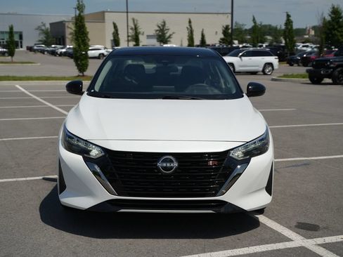 Used 2025 Nissan Sentra SR FWD image 2