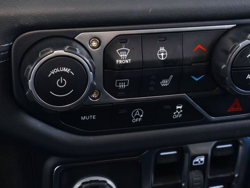 Used 2025 Jeep Gladiator Sport AWD/4WD image 23
