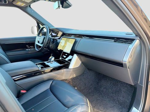 New 2026 Land Rover Range Rover SE image 14