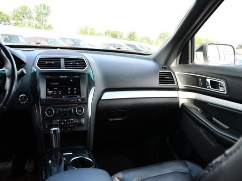 Used 2016 Ford Explorer XLT w/ Equipment Group 202A FWD image 24