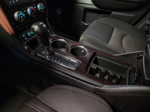 Used 2017 Chevrolet Traverse LT w/ Style and Technology Package FWD image 26