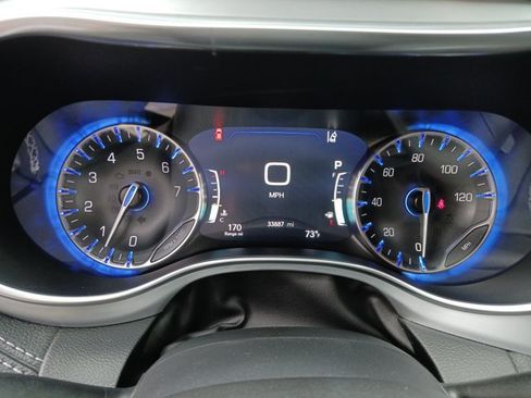 Used 2025 Chrysler Pacifica Limited FWD image 18