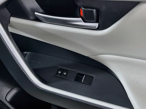 Used 2019 Toyota RAV4 XLE Premium FWD image 32