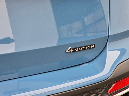 New 2025 Volkswagen Taos SEL image 15