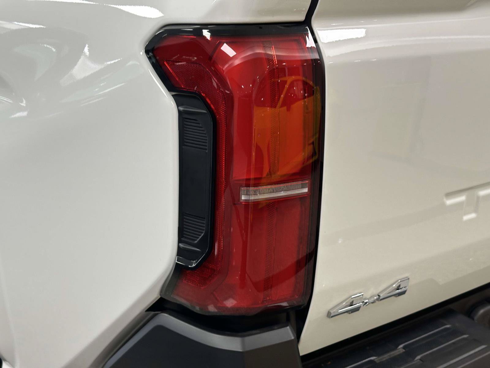 Used 2025 Toyota Tacoma SR AWD/4WD image 10