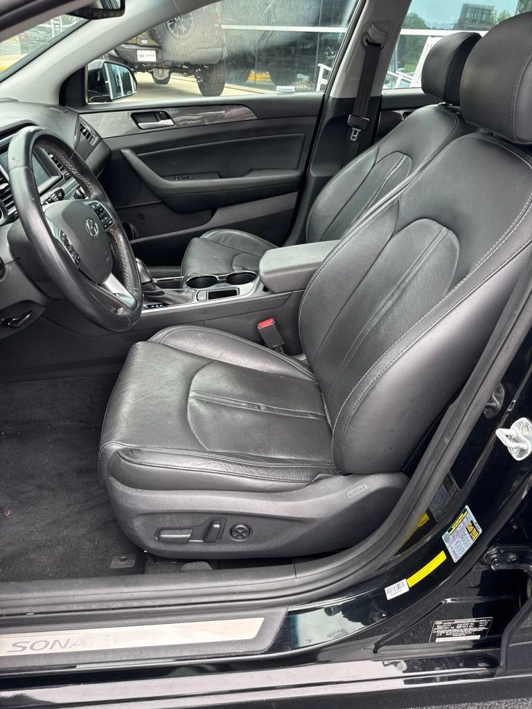 Used 2018 Hyundai Sonata Limited w/ Cargo Package FWD image 13