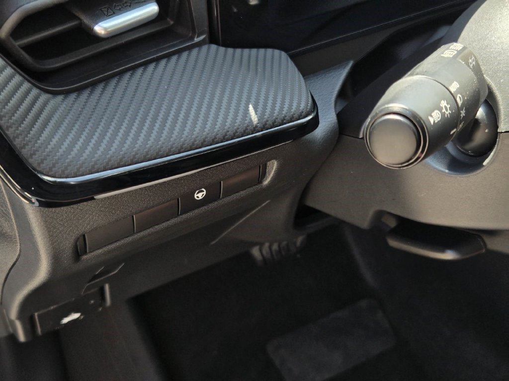 Certified 2025 Nissan Kicks SR AWD/4WD image 17
