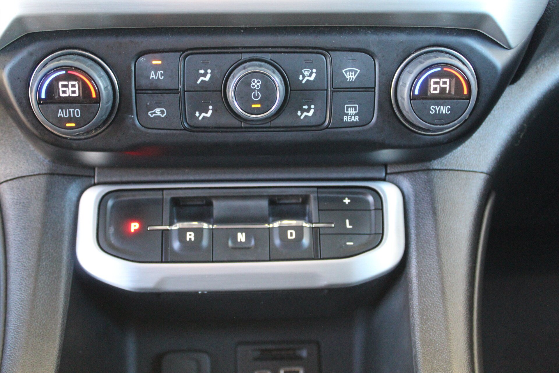Used 2023 GMC Acadia SLT FWD image 49