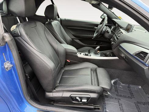 Used 2016 BMW M235i Convertible image 18