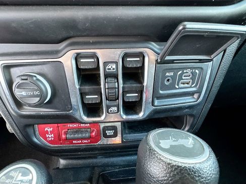 Used 2022 Jeep Wrangler Unlimited Rubicon 4xe w/ Safety Group AWD/4WD image 24