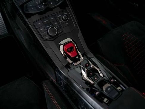Used 2018 Lamborghini Huracan Performante AWD/4WD image 23