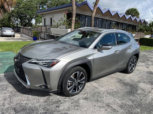 Used 2022 Lexus UX 200 w/ Accessory Package (Z1) FWD image 2