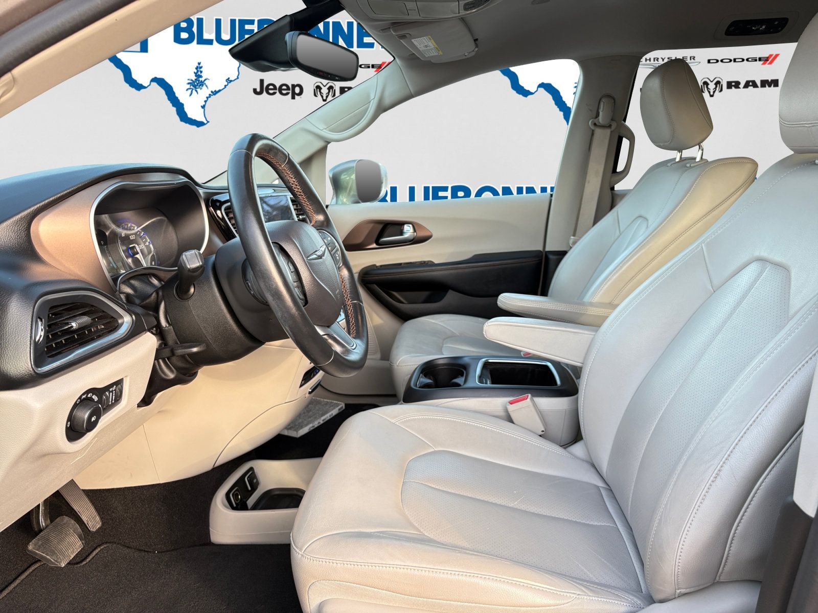 Used 2017 Chrysler Pacifica Touring-L Plus w/ Advanced Safetytec Group FWD image 11
