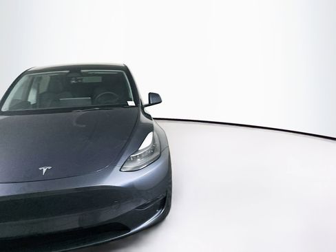 Used 2023 Tesla Model Y Long Range AWD/4WD image 2