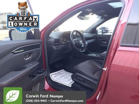 Used 2025 Honda Pilot Black Edition image 9