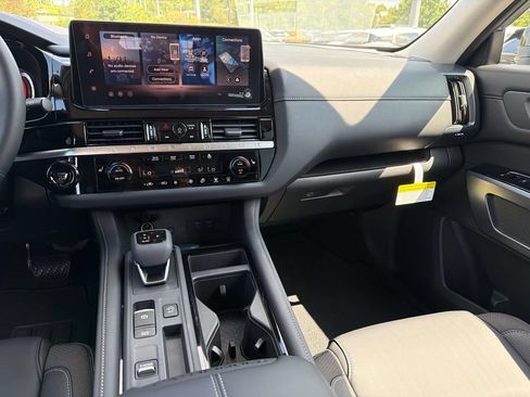New 2026 Nissan Pathfinder SL FWD image 14