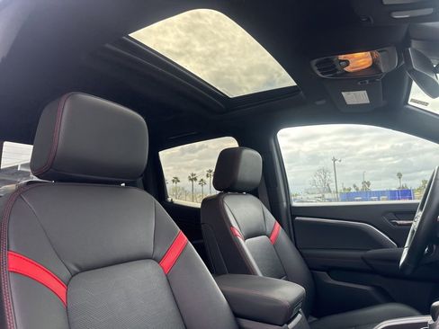 Used 2023 Chevrolet Colorado Z71 w/ Z71 Convenience Package 2 image 12