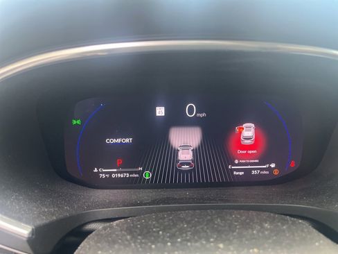 Used 2023 Acura MDX FWD w/ Technology Package image 4