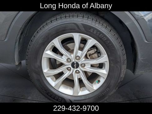 Used 2022 Kia Telluride LX FWD image 11