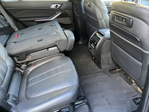 Used 2021 BMW X7 xDrive40i w/ M Sport Package image 26