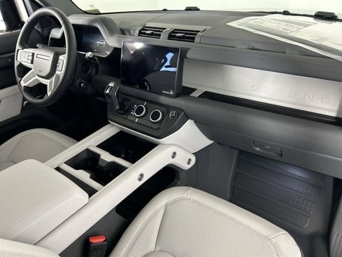 Certified 2025 Land Rover Defender 110 S image 34