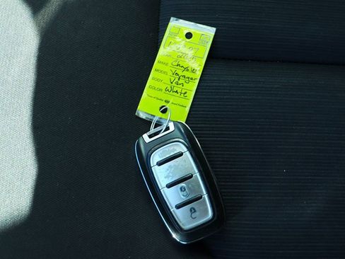 Used 2020 Chrysler Voyager L image 60