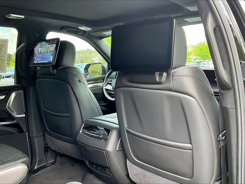 Used 2025 Cadillac Escalade ESV Sport Platinum image 21