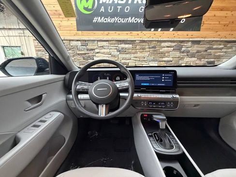 Used 2024 Hyundai Kona SEL AWD/4WD image 35
