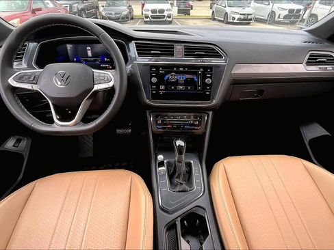 Used 2022 Volkswagen Tiguan SE image 14