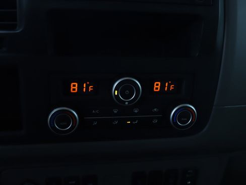 Used 2020 Nissan NV 3500 SL image 23