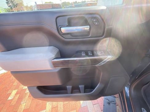 Used 2019 Chevrolet Silverado 1500 LT Trail Boss w/ Convenience Package AWD/4WD image 10
