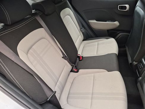 Used 2025 Hyundai Venue SEL FWD image 29