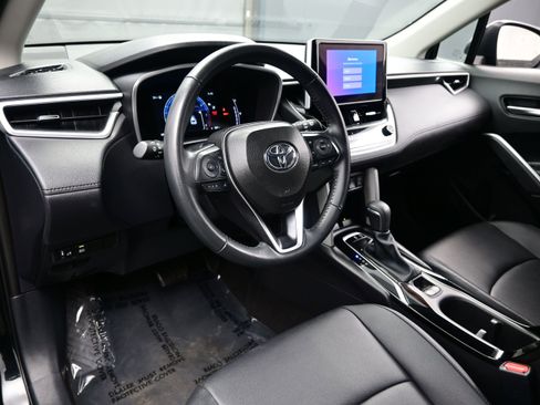 Used 2025 Toyota Corolla Cross XLE AWD/4WD image 13