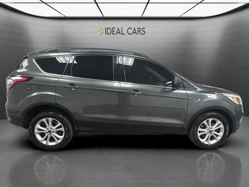Used 2018 Ford Escape SE FWD image 4