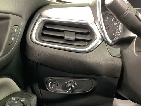 Used 2023 Chevrolet Equinox LT image 18