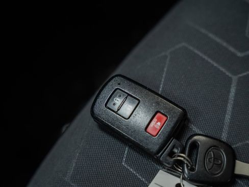 Used 2017 Toyota Tacoma TRD Off-Road w/ Tow Package (A/T) image 51