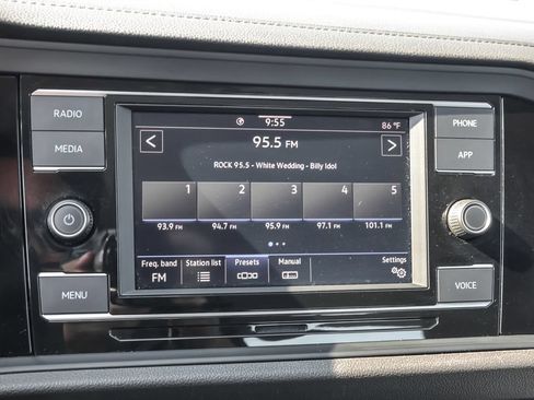 Used 2024 Volkswagen Jetta SE w/ Panoramic Sunroof Package FWD image 23