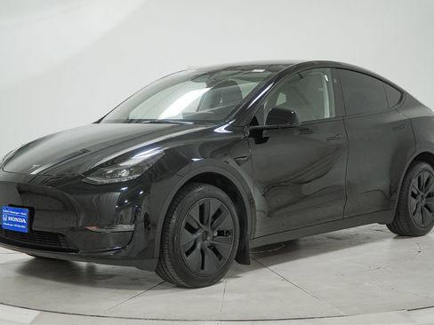 Used 2024 Tesla Model Y Long Range AWD/4WD image 3